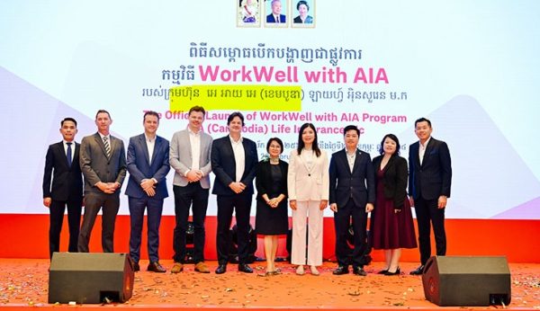 Matthew Rendall and Khieu Mealy at Launch of ‘WorkWell with AIA’ Program